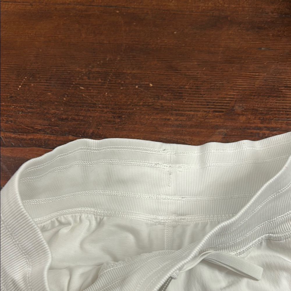 Lululemon joggers women’s  size 4 White joggers capris Sweatpants for Casual - Picture 5 of 12